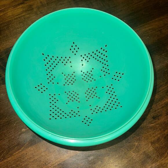 Tupperware Jade Green Colander Footed Strainer Bowl #339-8 Vintage - Picture 1 of 6